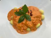 Una foto de salsas con nata