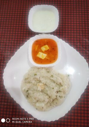 A picture of Samak pulao with aloo-paneer sabzi.