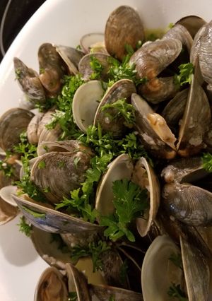 A picture of Mimi's Clams & Garlic.