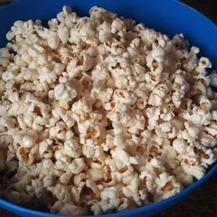 A picture of Chillied popcorn.