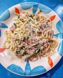 Fideos con salsa de verdeo, paleta y queso crema