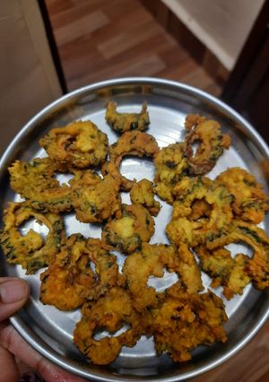 A picture of Bitter melon pakoda.