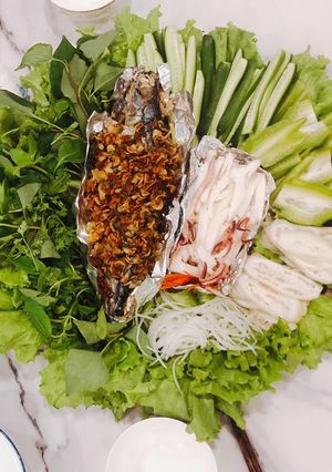 Hình của món Cá hấp gia vị kiểu miền trung, cuốn bánh tráng.
