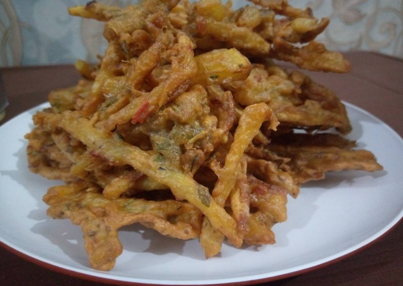 Aloo piyaz k pakoray