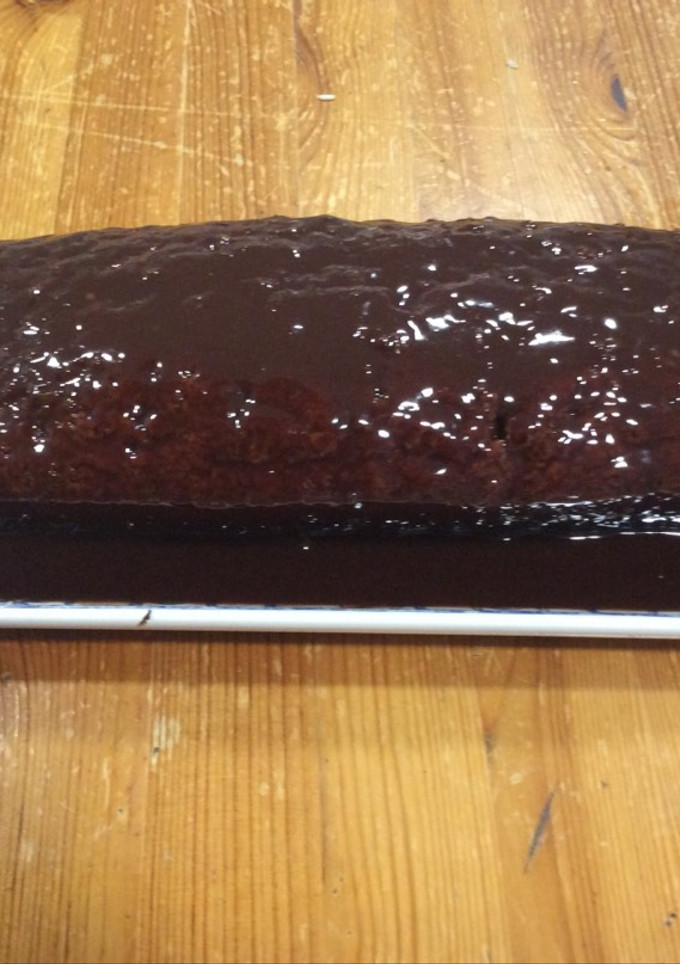 Una foto de Bizcocho de chocolate con cobertura (Thermomix)