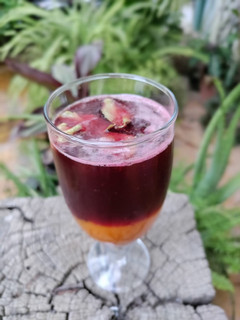 મેંગો બીટરૂટ મોઇતો (Mango Beetroot Mojito Recipe In Gujarati) રેસીપી મુખ્ય ફોટો