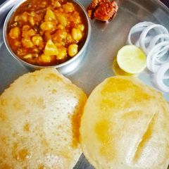 A picture of Chole bhature.