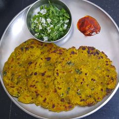 A picture of Bajri methi dhebra.
