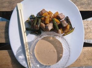 Una foto de Cerdo en salsa satay