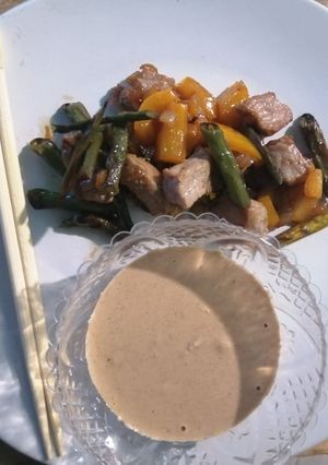 Una foto de Cerdo en salsa satay