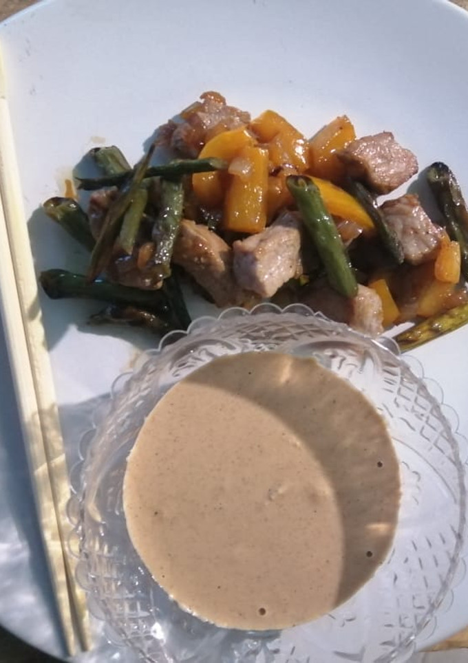 Una foto de Cerdo en salsa satay