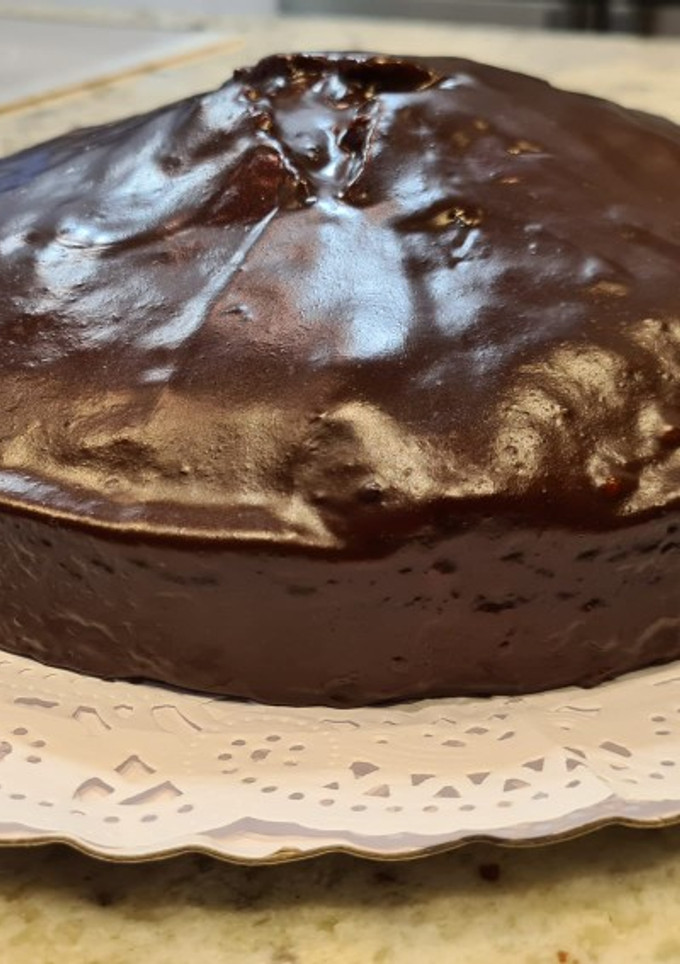 Una foto de Bizcocho de leche con cobertura de chocolate