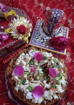A picture of Rabri malai ghevar.