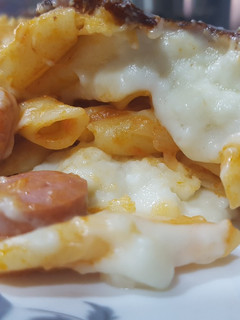 Una foto de Macarrones con Bechamel al horno!!🍝🍴