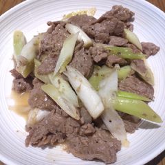 A picture of Sliced Beef in Leeks.
