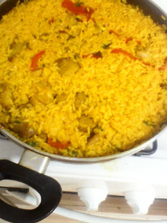 Una foto de Arroz con pollo y magra