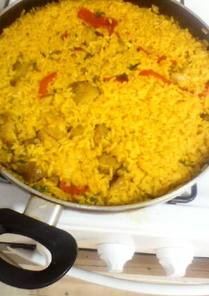Una foto de Arroz con pollo y magra