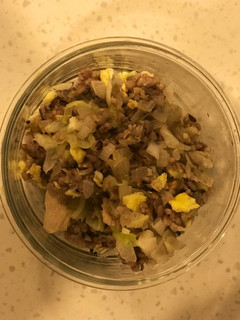 【Mon 小資特餐】高麗菜炒飯便當 的食譜成品照片