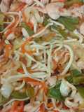 Noodles con pollo y verduras
