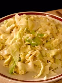 蒜香奶油高麗菜炒蛋 的食譜成品照片