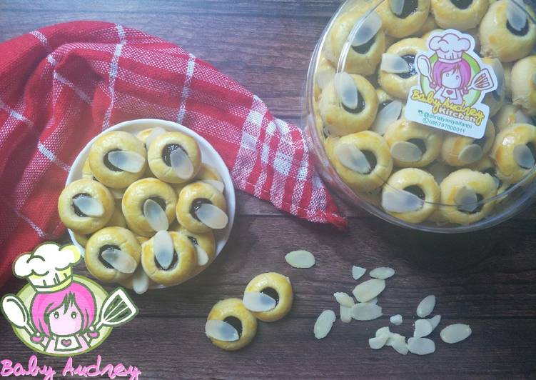 Langkah Mudah untuk Menyiapkan Blueberry Almond Thumprint Cookies Anti Gagal