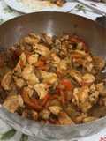 Frango e cogumelos com molho de tomate cherry