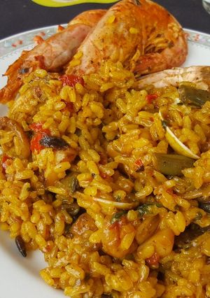 Una foto de Paella de marisco