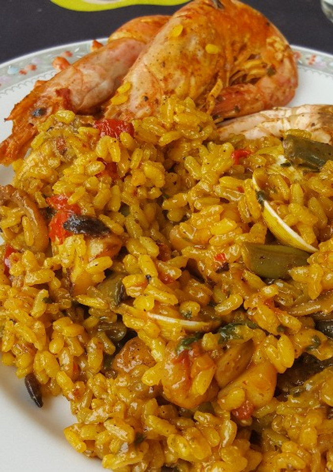 Una foto de Paella de marisco