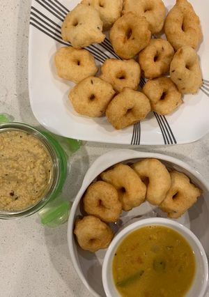 મેંદુ વડા (Medu Vada Recipe In Gujarati) રેસીપી મુખ્ય ફોટો