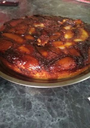 Una foto de Torta invertida de peras