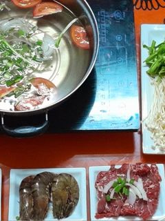 Hình của món Lẩu thập cẩm đơn giản nhúng mì Chũ.