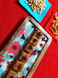 मावा बर्फी (Mawa barfi recipe in Hindi) रेसिपी मुख्य फोटो