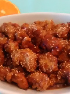 Una foto de Pollo a la naranja (estilo chino)
