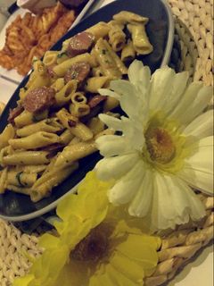 صورة لوصفة مكرونه بالنقانق والذره