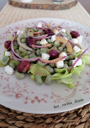 Una foto de Ensalada de habas