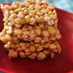 A picture of Daliya Chikki /Fried Gram Dal Chikki.
