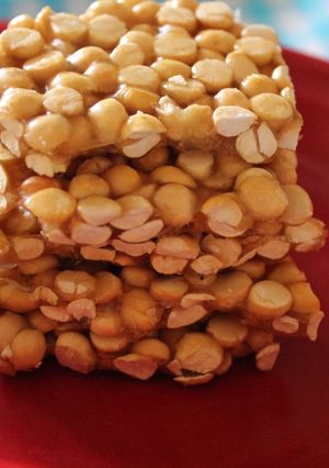 A picture of Daliya Chikki /Fried Gram Dal Chikki.