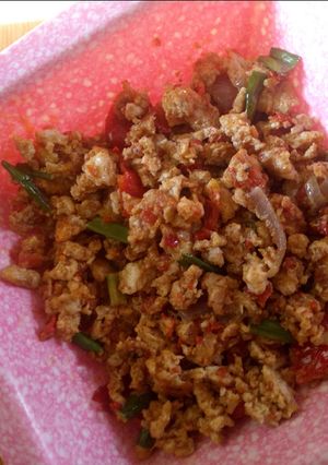 A picture of Egg Sauce + cray fish.