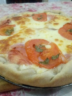 Una foto de Tarta caprese
