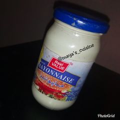 A picture of Home made mayonnaise.