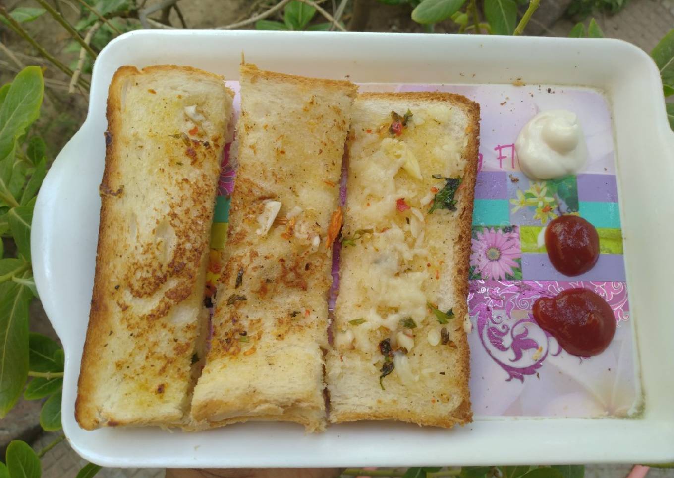 Garlic cheese bread