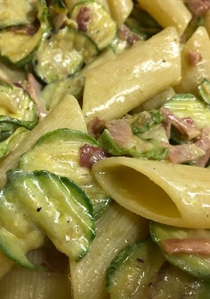 Foto di Pennoni allo speck e zucchine