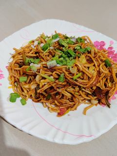 નુડલ્સ (Noodles Recipe In Gujarati) રેસીપી મુખ્ય ફોટો