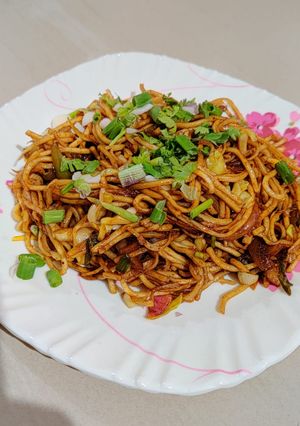 નુડલ્સ (Noodles Recipe In Gujarati) રેસીપી મુખ્ય ફોટો