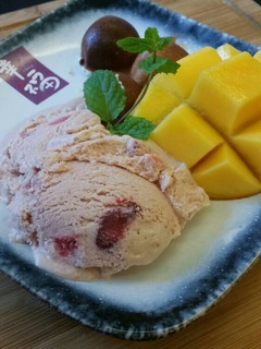 草莓冰淇淋 的食譜成品照片