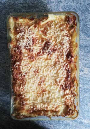 Una foto de Lasaña de pollo con salsa de champiñones