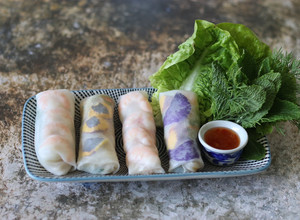 A picture of Vietnamese summer rolls 🌈.