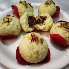 A picture of पनीर-गुलकंद लड्डू.