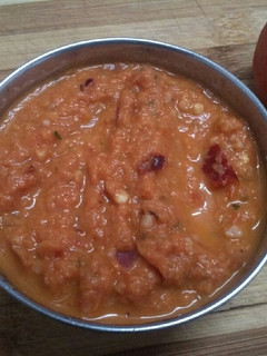 தக்காளி சட்னி (Thakkaali chutney recipe in tamil) செய்முறை முக்கிய புகைப்படம்