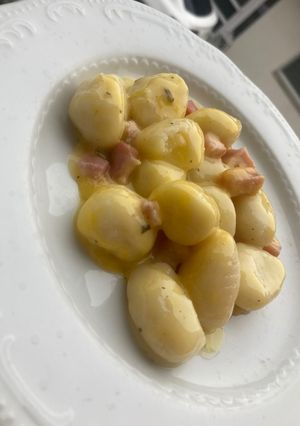 Sajtkrémes-szalonnás gnocchi recept fotója